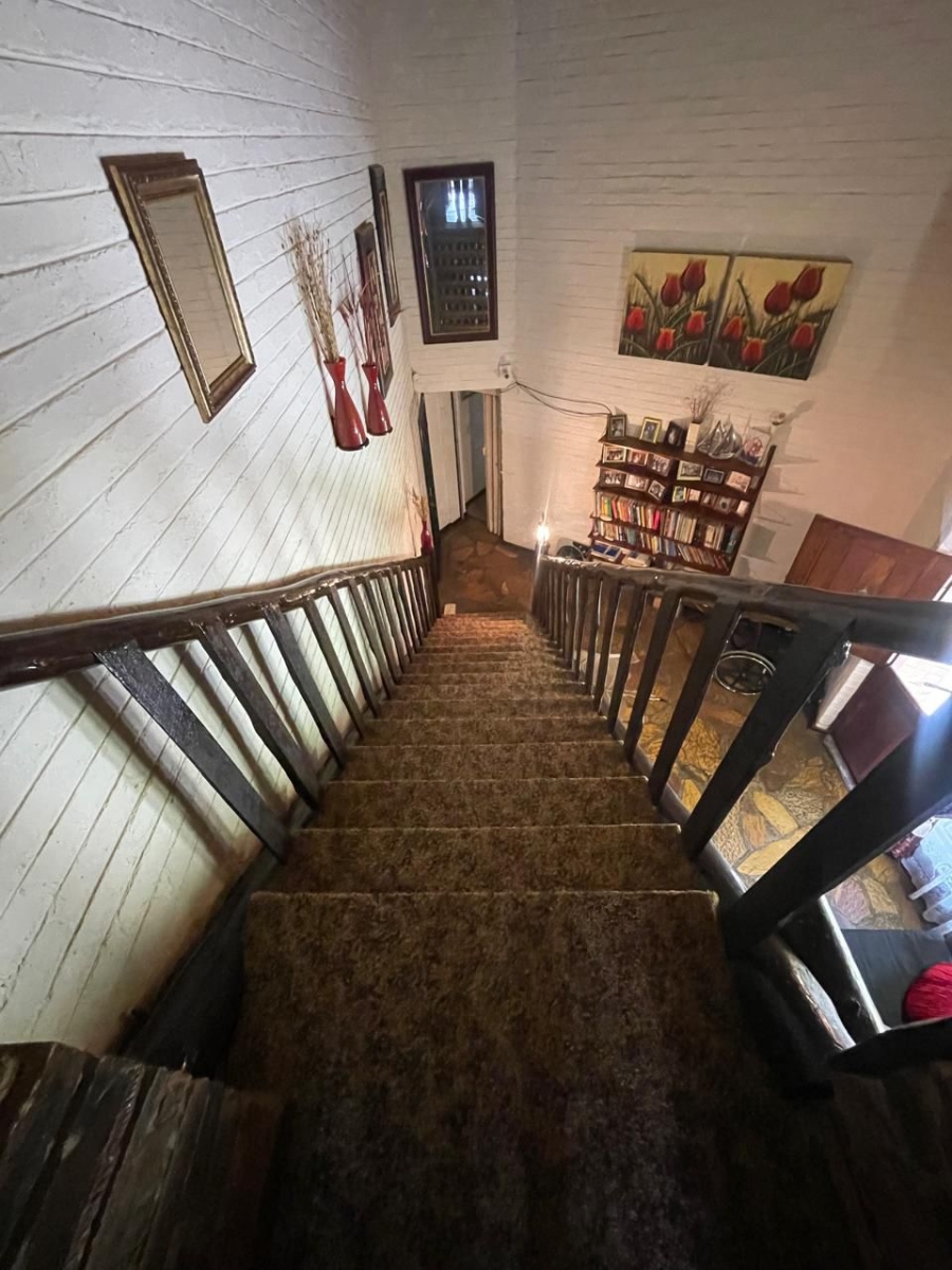 5 Bedroom Property for Sale in Christiana North West